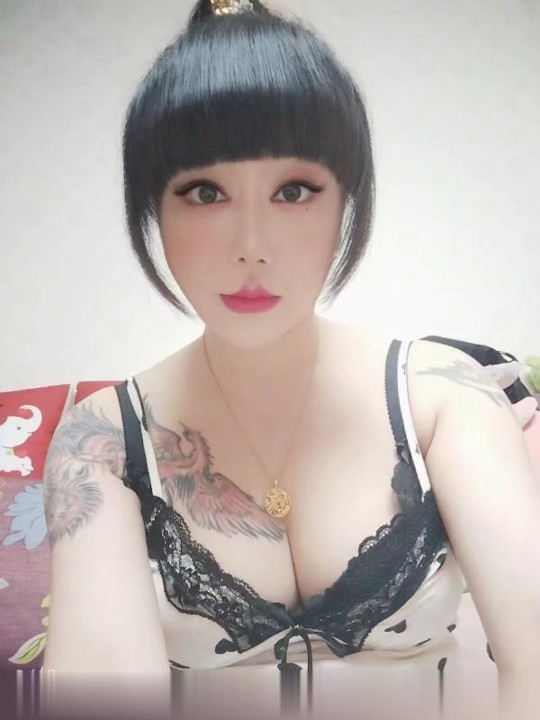 大胸少妇小玉